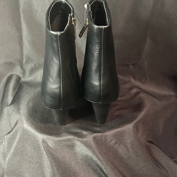 👢 Jessica Simpson Black Heeled Boots - Picture 4 of 8